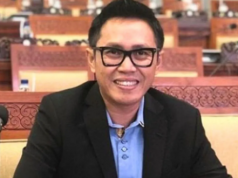 Usai Sanksi MKD, Eko Patrio Kembali Pimpin Rapat Komisi VI DPR