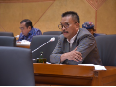 Dongkrak Pertumbuhan Ekonomi, DPR Dorong THR Diberikan H-14 Sebelum Lebaran