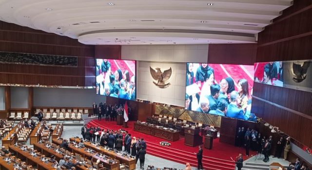 Suasana Ruang DPR saat Proses Pelantikan Anggota Baru.