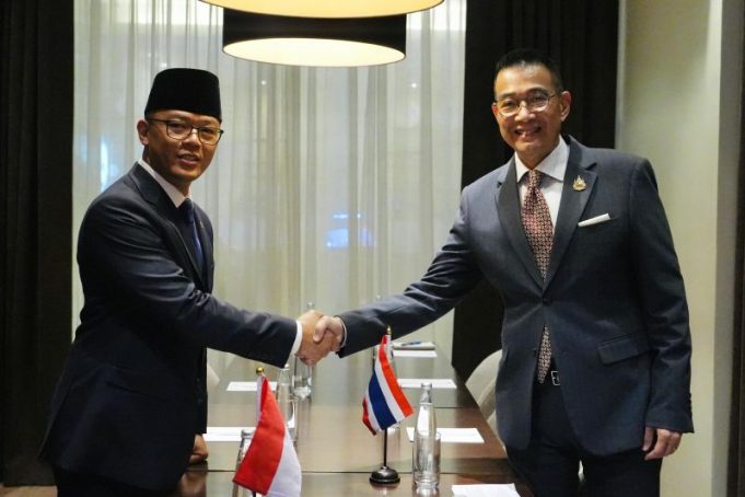 Menteri Luar Negeri RI Sugiono (kiri) dalam pertemuan bilateral dengan Menteri Luar Negeri Thailand Maris Sangiampongsa, di sela-sela Konferensi Tingkat Tinggi BRICS Plus di Kazan, Rusia, pada 23-24 Oktober 2024.