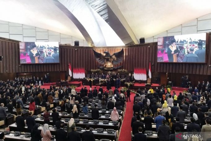 Pimpinan MPR RI 2024-2029 dilantik oleh Ketua Mahkamah Agung Muhammad Syarifuddin di Gedung Nusantara, Kompleks Parlemen, Jakarta, Kamis (3/10/2024).