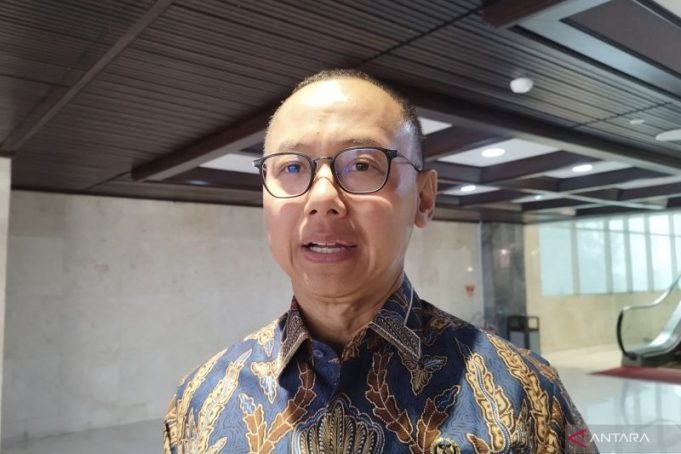 Wakil Ketua MPR RI Eddy Soeparno di Kompleks Parlemen, Jakarta, Rabu (16/10/2024).