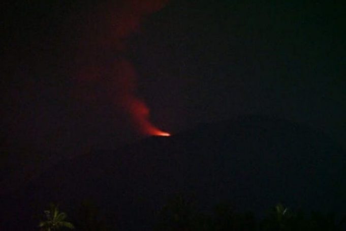 Gunung Ibu di Kabupaten Halmahera Barat, pada Selasa (29/10/2024) malam sekitar pukul 21.23 Wit