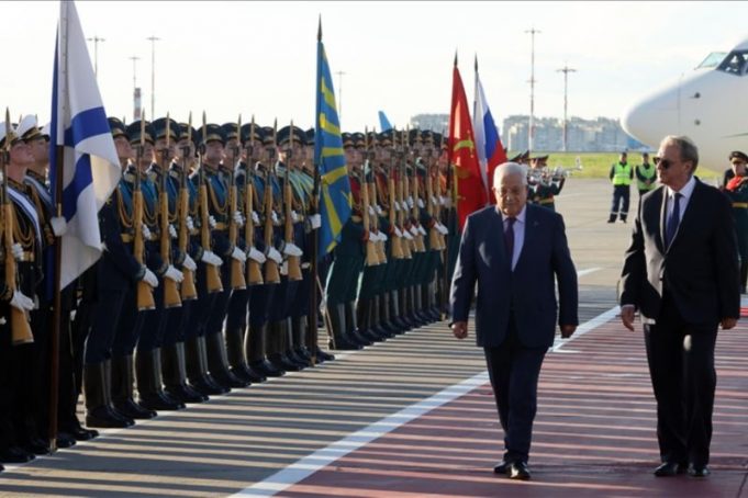 Presiden Palestina Mahmoud Abbas dalam kunjungannya ke Rusia