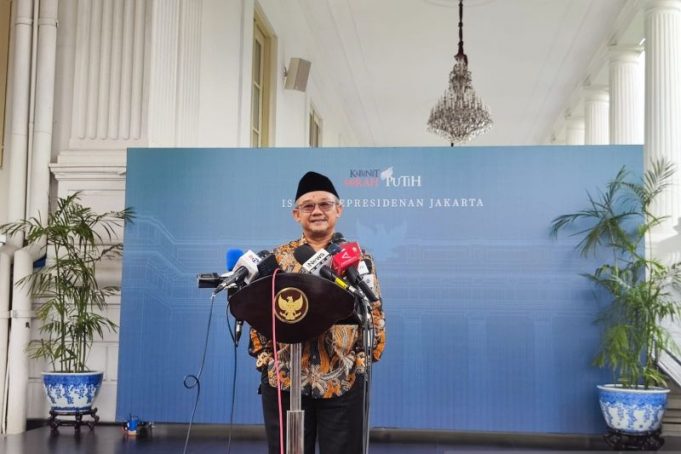 Menteri Pendidikan Dasar dan Menengah (Mendikdasmen) Abdul Mu’ti saat menyampaikan keterangan usai menemui Presiden Prabowo Subianto di kompleks Istana Kepresidenan, Jakarta, Selasa (26/11/2024).