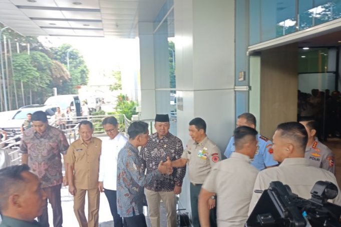 Wapres Gibran Rakabuming Raka tiba di Kantor BNPB, Jakarta, Selasa (12/11/2024)