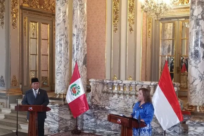 Presiden RI Prabowo Subianto bertemu dengan Presiden Peru Dina Boluarte di Istana Palacio de Gobierno, Lima, Peru, Kamis siang waktu setempat (15/11/2024).