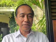 Kuasa Hukum Jokowi Pastikan Hadir Saat Gelar Perkara Khusus Tuduhan Ijazah Palsu Jokowi memberikan keterangan kepada wartawan di Solo, Jawa Tengah, Selasa (3/12/2024).