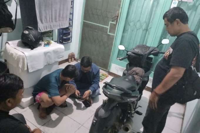 Pelaku pembunuhan berinisial INI (27) saat ditangkap oleh pihak Kepolisian di Tangerang, Rabu (4/12/2024)