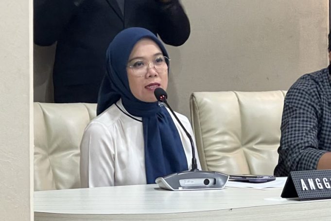 Anggota Komisi Pemilihan Umum (KPU) RI Iffa Rosita dalam Konferensi Pers Perkembangan Pelaksanaan Pilkada Serentak Tahun 2024 yang digelar di Kantor KPU RI, Jakarta