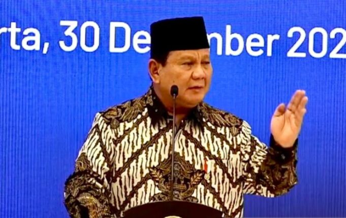 Presiden Prabowo Subianto memberi pengarahan kepada jajaran petinggi pemerintah pusat dan pemerintah daerah saat acara Musrenbangnas di Kantor Kementerian PPN/Bappenas di Jakarta, Senin (30/12/2024).