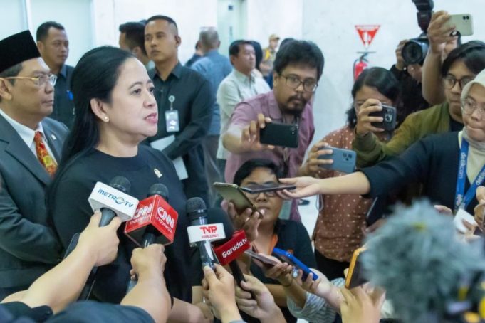 Ketua DPR Puan Maharani, menjawab pertanyaan wartawan di Gedung DPR, Senayan, Jakarta, Selasa (3/12/2024).