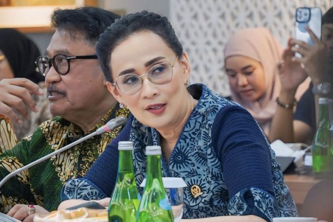 Anggota Komisi I DPR RI Amelia Anggraini di Kompleks Parlemen