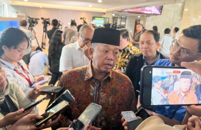 Menteri Agraria dan Tata Ruang/Kepala Badan Pertanahan Nasional (ATR/BPN) Nusron Wahid ditemui seusai menghadiri rapat terbatas bersama Menteri Koordinator Bidang Infrastruktur dan Pembangunan Kewilayahan (Menko Infra) Agus Harimurti Yudhoyono (AHY) di Jakarta, Rabu (8/1/2025)