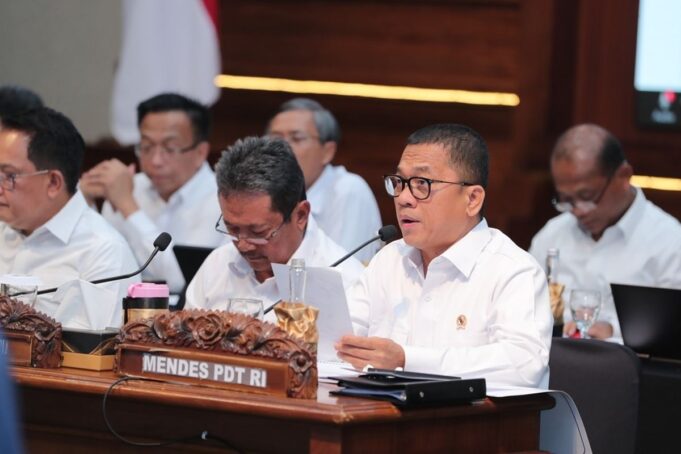 Menteri Desa dan Pembangunan Daerah Tertinggal (Mendes PDT) Yandri Susanto saat rapat koordinasi (Rakor) ketahanan pangan di Gedung Grahadi Surabaya pada Selasa (7/1/2025).