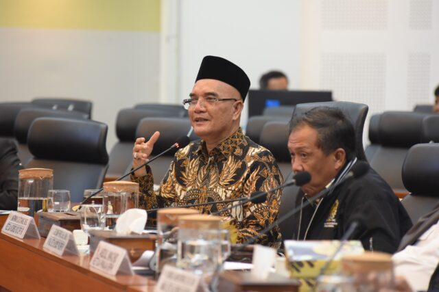 Ketua Komisi VIII DPR RI, Marwan Dasopang dengan Dirut PT. Garuda, Dirut Lion Air, Dirut Citilink, Dirut Saudi Airlines membahas rincian komponen penerbangan haji 2025 di Kompleks Parlemen Senayan, Jakarta, Kamis (2/1/2025).