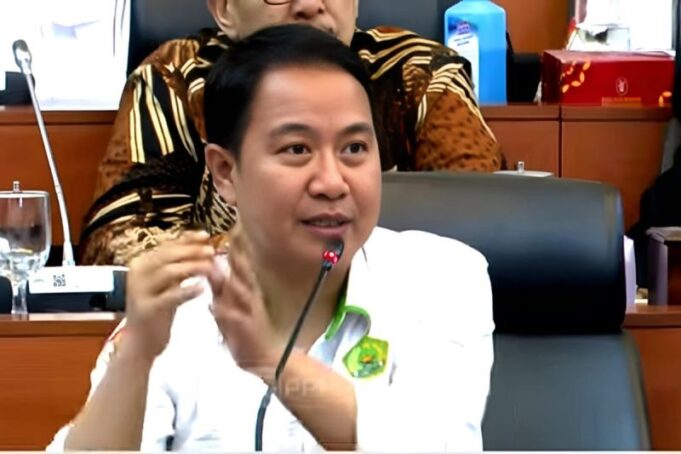 Dirjen Penyelenggaraan Haji dan Umrah Hilman Latief ​​​​​​​sebagai wakil Kementerian Agama dalam Panitia Kerja BPIH, di Jakarta, Selasa (7/1/2025).