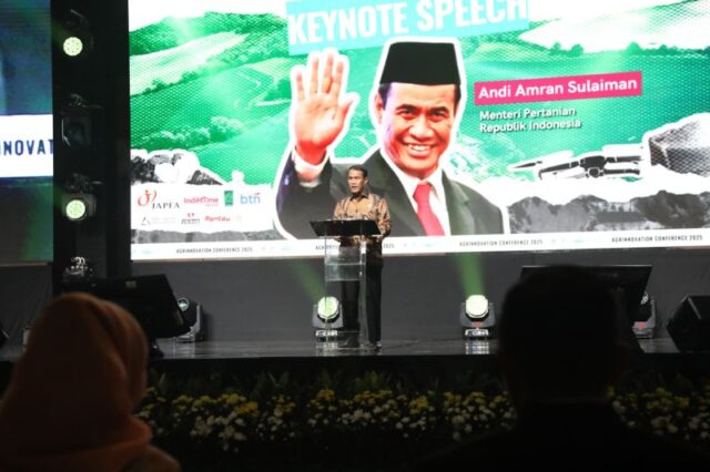 Menteri Pertanian (Mentan) Andi Amran Sulaiman menjadi pembicara dalam Rapat Kerja Nasional Ke II sekaligus HUT Pemuda Tani Indonesia bertema 'Pangan Berdaulat Indonesia Maju' Menteri Pertanian (Mentan) Andi Amran Sulaiman menjadi pembicara dalam Rapat Kerja Nasional Ke II sekaligus HUT Pemuda Tani Indonesia bertema 'Pangan Berdaulat Indonesia Maju'