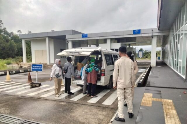 Ilustrasi - Suasana pelintasan di Pos Lintas Batas Negara (PLBN) Badau perbatasan Indonesia dan Malaysia, di wilayah Kabupaten Kapuas Hulu, Provinsi Kalimantan Barat.