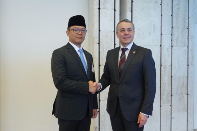 Menteri Luar Negeri RI Sugiono bersama Ketua Departemen Luar Negeri Swiss Ignazio Cassis dalam pertemuan bilateral di sela-sela Pertemuan Segmen Tingkat Tinggi Sesi ke-58 Dewan HAM PBB di Jenewa, Swiss, Senin (24/2/2025). Menteri Luar Negeri RI Sugiono bersama Ketua Departemen Luar Negeri Swiss Ignazio Cassis dalam pertemuan bilateral di sela-sela Pertemuan Segmen Tingkat Tinggi Sesi ke-58 Dewan HAM PBB di Jenewa, Swiss, Senin (24/2/2025).
