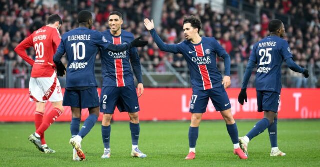 Para pemain PSG melakukan selebrasi usah membobol gawang Monaco