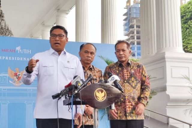 Wakil Menteri Pertanian Sudaryono memberikan keterangan di Istana Kepresidenan Jakarta, Senin (24/2/2025).