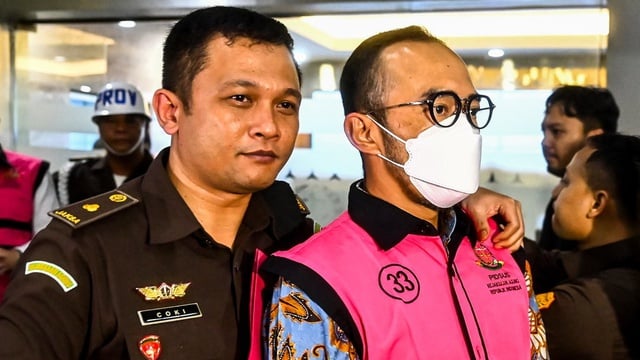 antarafoto-kejagung-tahan-dirut-pt-pertamina-patra-niaga-1740468054_ratio-16x9