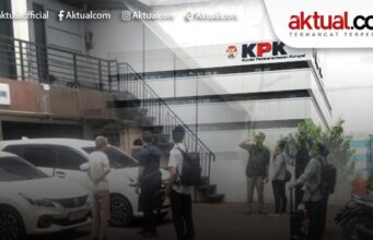Tim KPK Sambangi PT Atthaya Abbas Mandiri, Dikawal Polisi
