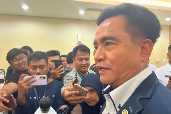 Menteri Koordinator Hukum, HAM, Imigrasi, dan Pemasyarakatan (Menko Kumham Imipas) Yusril Ihza Mahendra saat ditemui di Jakarta, Senin (8/9/2025). ANTARA/Agatha Olivia Victoria.