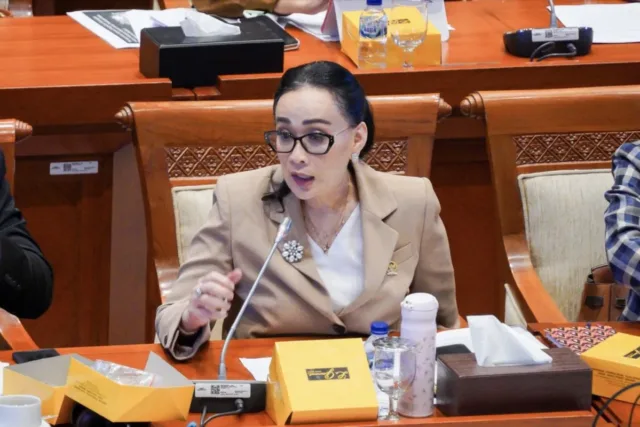 Anggota DPR RI Amelia Anggraini di kompleks parlemen, Jakarta. (ANTARA/HO-DPR)