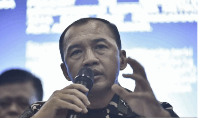 Kepala Pusat Penerangan (Kapuspen) TNI Brigjen TNI (Mar) Freddy Ardianzah memberikan keterangan pada konferensi pers di Mabes TNI, Cilangkap, Jakarta Timur, Jumat (5/9/2025). Pada konferensi pers tersebut TNI menegaskan tidak ada prajurit yang terlibat kerusuhan dan ditangkap Polri pada unjuk rasa di Jakarta serta daerah lainnya. ANTARA FOTO/Fakhri Hermansyah/bar