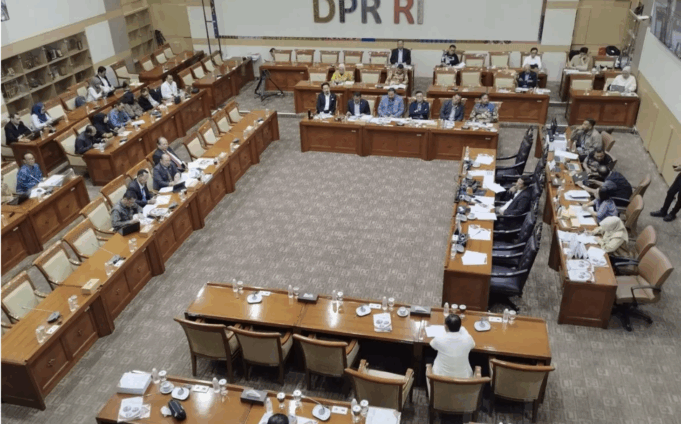 Ketua Komisi III DPR RI Habiburokhman memimpin rapat dengan Komisi Yudisial di kompleks parlemen, Jakarta, Senin (8/9/2025). (ANTARA/Bagus Ahmad Rizaldi)