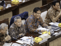 Menkeu Purbaya Ungkap Agenda Retret Kabinet di Hambalang Menteri Keuangan Purbaya Yudhi Sadewa (kedua kanan) didampingi Wakil Menteri Keuangan Thomas A. M. Djiwandono (kanan), Anggito Abimanyu (kiri) dan Suahasil Nazara (kedua kiri) saat mengikuti rapat kerja dengan Komisi XI DPR di Kompleks Parlemen, Senayan, Jakarta, Rabu (10/9/2025). ANTARA FOTO/Dhemas Reviyanto/YU/aa.