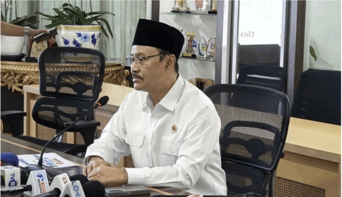 Sekretaris Jenderal PBNU Saifullah Yusuf menjawab pertanyaan pewarta terkait kasus dugaan korupsi kuota haji saat dibincangi di Jakarta, Senin (15/9/2025). ANTARA/M Riezko Bima Elko Prasetyo/pri.