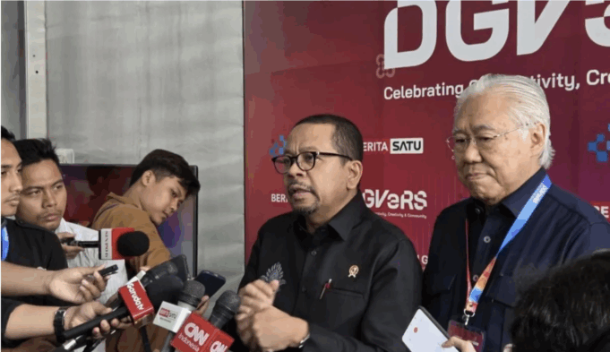 Kepala Kantor Staf Kepresidenan (KSP) Muhammad Qodari menyampaikan keterangan kepada pers di Jakarta Selatan, Sabtu (20/9/2025). (ANTARA/Farhan Arda Nugraha)