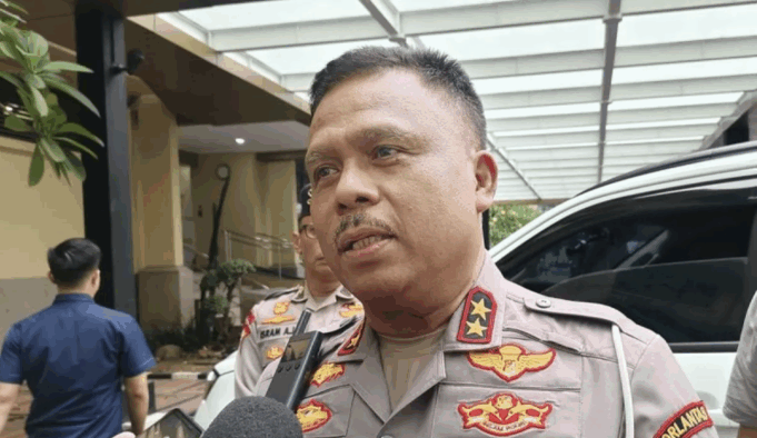 Kepala Korps Lalu Lintas (Kakorlantas) Polri Irjen Pol. Agus Suryonugroho berbicara dengan awak media di Gedung Mabes Polri, Jakarta, Jumat (19/9/2025). ANTARA/Nadia Putri Rahmani/pri.