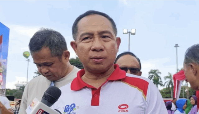 Panglima TNI Jenderal TNI Agus Subiyanto berbicara dengan awak media di TNI Fair di kawasan Monumen Nasional, Jakarta Pusat, Minggu (21/9/2025). ANTARA/Nadia Putri Rahmani.