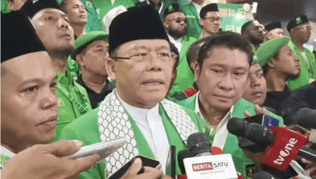 Ketua Umum Partai Persatuan Pembangunan (PPP) Muhammad Mardiono memberikan keterangan pers di Ancol, Jakarta, Sabtu (27/9/2025). ANTARA/Aria Ananda/pri.