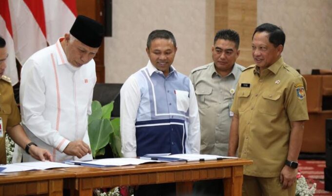 Gubernur Riau Abdul Wahid saat menghadiri Rapat Koordinasi Nasional (Rakornas) Hilirisasi Komoditas Perkebunan yang digelar di Kantor Pusat Kementerian Pertanian, Jakarta, Senin (22/9/2025).