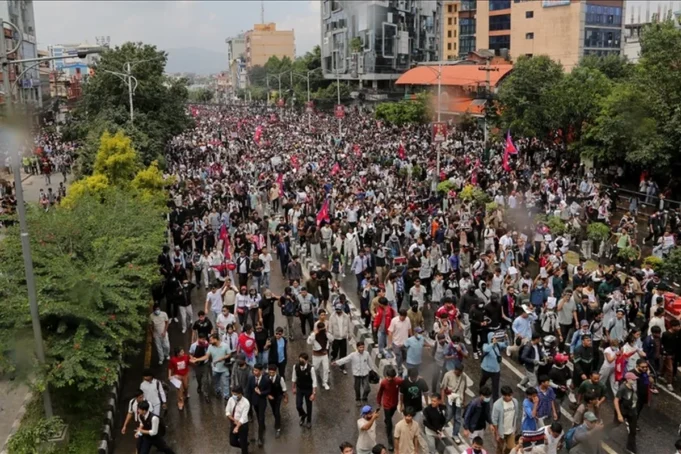 anadolu_nepal_protest.jpg Massa mengikuti demonstrasi yang menentang pelarangan media sosial oleh pemerintah Nepal. (Anadolu/as)