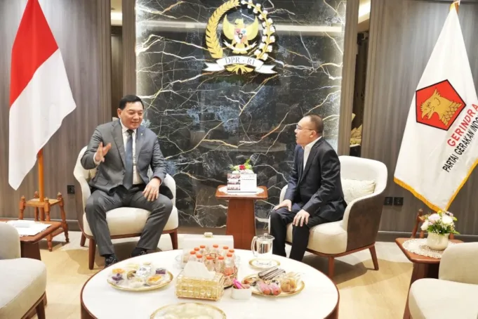 sjafrie_dan_dasco_di_dpr_1758024306