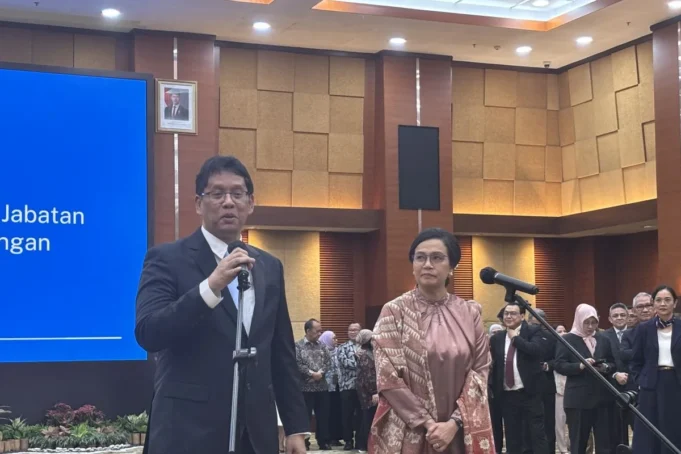 tempImageCwP8Z4.jpg Menteri Keuangan Purbaya Yudhi Sadewa bersama mantan Menteri Keuangan Sri Mulyani Indrawati dalam konferensi pers di kantor Kementerian Keuangan, Jakarta, Selasa (9/9/2025). (ANTARA/Imamatul Silfia)