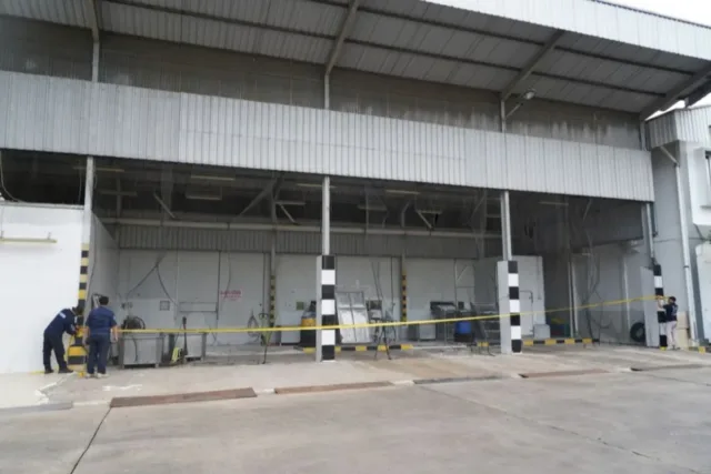 Kementerian Lingkungan Hidup/Badan Pengendalian Lingkungan Hidup (KLH/BPLH) RI melakukan penyegelan yang dilakukan di PT Peter Metal Technology Indonesia (PMT) guna mencegah risiko pencemaran radioaktif di Kabupaten Serang, Kamis (11/9/2025). ANTARA/HO-KLH.