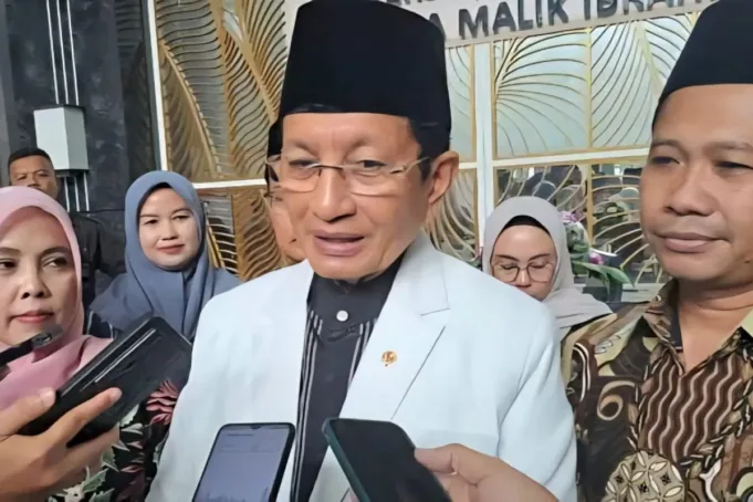 Menteri Agama (Menag) Nasaruddin Umar memberikan keterangan setelah menghadiri pendampingan aparatur sipil negara (ASN) dan peluncuran program Pendampingan Pesantren di Universitas Islam Negeri (UIN) Maulana Malik Ibrahim, di Kota Malang, Jawa Timur, Rabu (14/10/2025). ANTARA/HO-Humas UIN Maliki Ibrahim