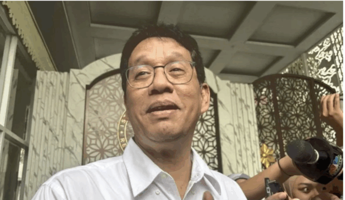 Menteri Keuangan (Menkeu) Purbaya Yudhi Sadewa menjawab pertanyaan wartawan saat dia ditemui di Istana Kepresidenan RI, Jakarta, Selasa (30/9/2025). ANTARA/Mentari Dwi Gayati.