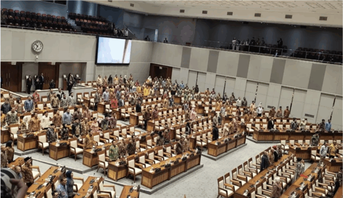 Sejumlah Anggota DPR RI menghadiri Rapat Paripurna DPR RI di kompleks parlemen, Jakarta, Kamis (2/10/2025). ANTARA/Bagus Ahmad Rizaldi.