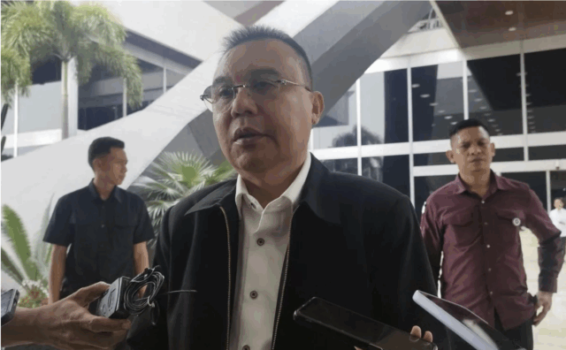 Wakil Ketua DPR RI Sufmi Dasco Ahmad saat diwawancarai di kompleks parlemen, Jakarta, Kamis (9/10/2025). (ANTARA/Bagus Ahmad Rizaldi)