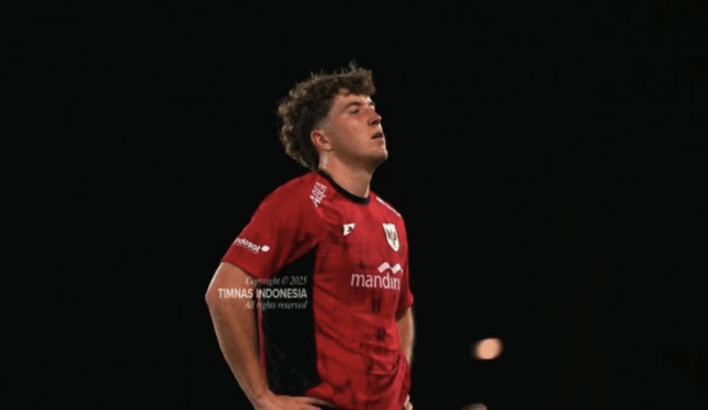 Striker timnas Indonesia Ole Romeny mengikuti latihan perdana tim di Jeddah, Arab Saudi, Jumat (3/10/2025). ANTARA/HO-PSSI/am/pri.