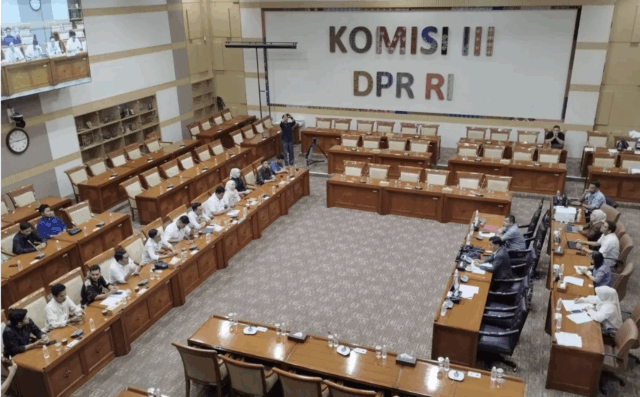Screenshot 2025-10-15 at 11.49.52 AM Komisi III DPR RI menggelar rapat audiensi dengan Aliansi Mahasiswa Nusantara di kompleks parlemen, Jakarta, Rabu (15/10/2025). ANTARA/Bagus Ahmad Rizaldi