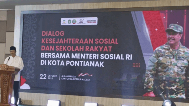 Menteri Sosial, Saifullah Yusuf atau Gus Ipul memberikan pengarahan kepada Pemda dan penerima manfaat di Kalbar. ANTARA/Rendra Oxtora